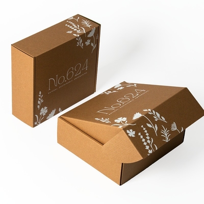 Envasado de ropa interior Cajas de cartón Kraft Película de seda Tinta blanca Diseño de tamaño personalizado