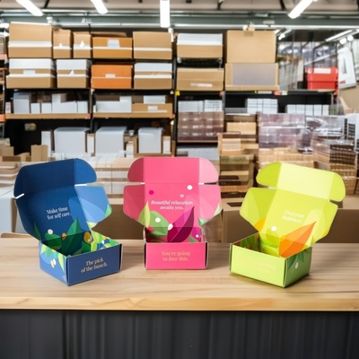 Cajas de embalaje de papel recubierto a medida Cajas de cartón de envío corrugado