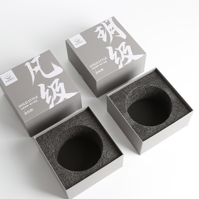 Cajas de joyería de cartón gris de alta gama impresas a medida con papel de oro y revestimiento de esponja